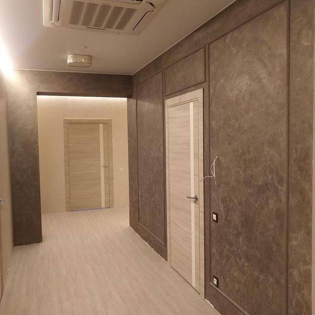 Seta palladio – Шелк с эффектом мрамора в коридоре